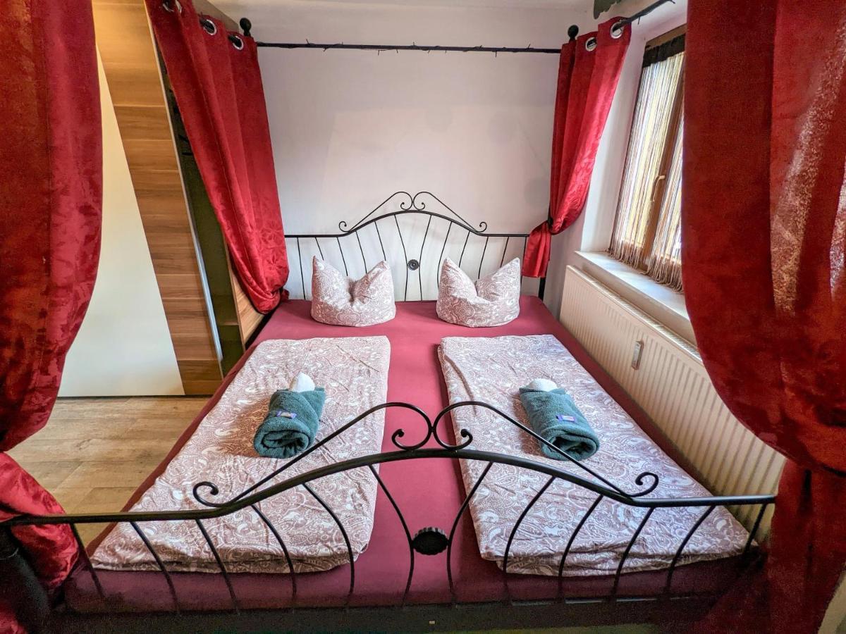 Urlaubstraum Mit Pool, Terrasse & Fluss Im Garten - Ut Apartment Sebnitz Ngoại thất bức ảnh